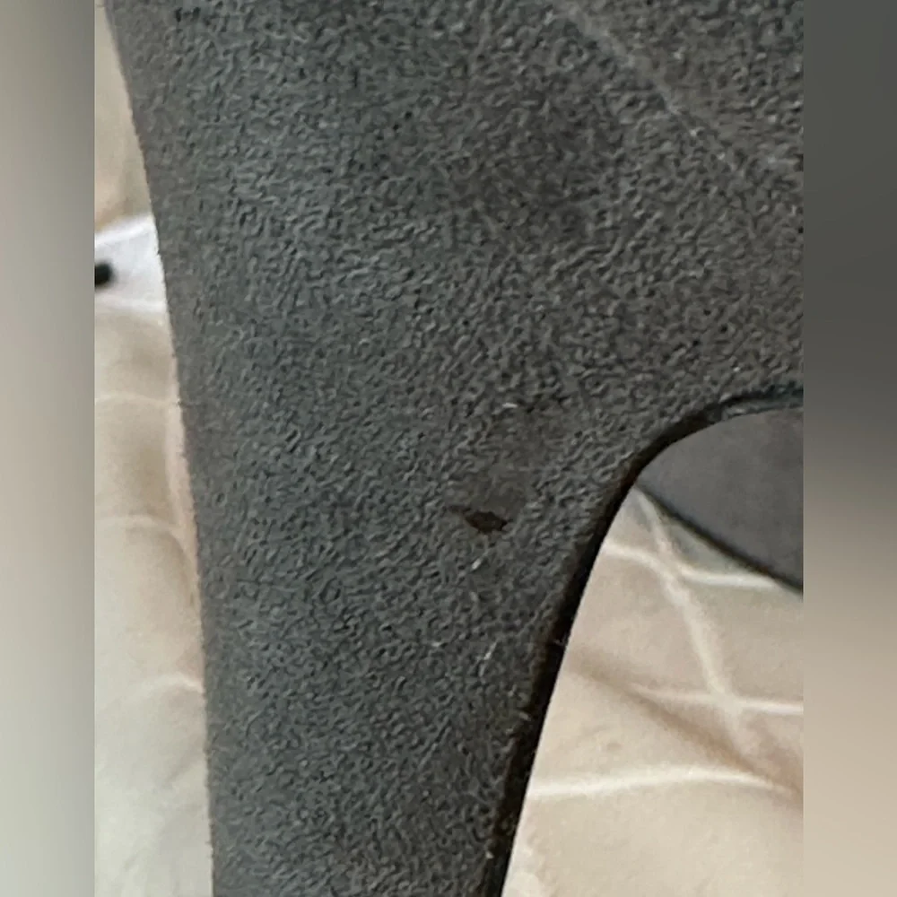 Beautiful Aldo Grey Suede Platform Heels with Gold Metal Accents, Size 9 - Picture 15 of 15